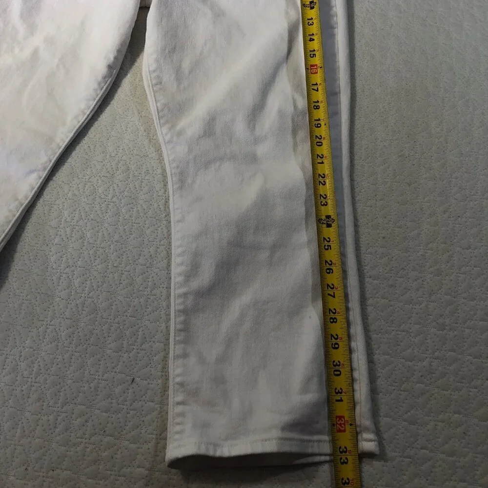 LEVI'S Classic White Capri Jeans Women's Size 32 - Picture 4 of 6